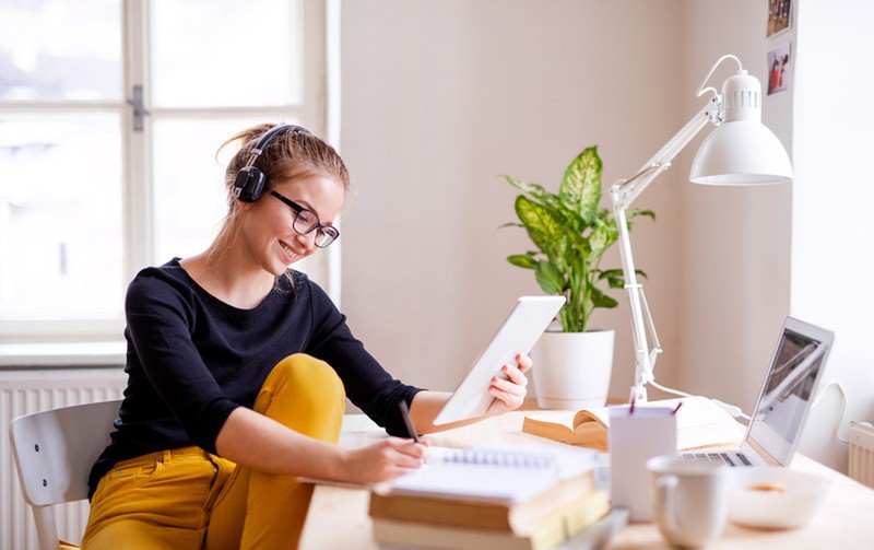 How to choose the perfect study table