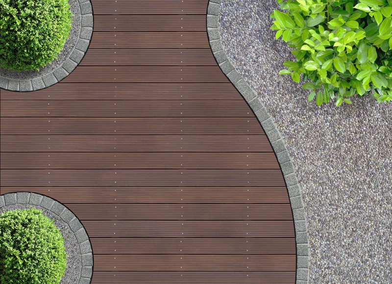 How to create a decorative and functional path in your garden