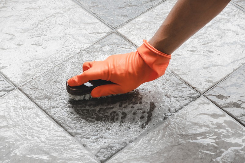 How to clean the cement floor with HG products