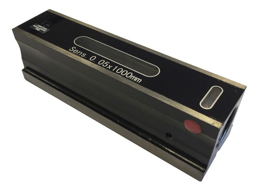 High precision linear water level