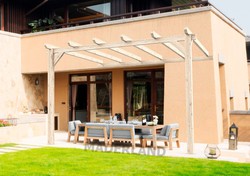 Pérgola de madera laminada adosada Maderlan Cádiz