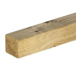Poste de madera tratada de sección 9 x 9 cm.