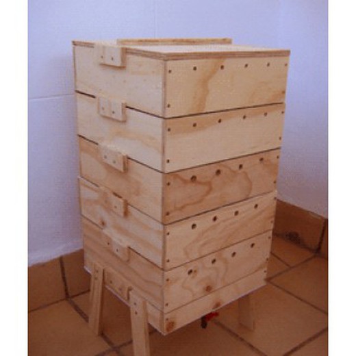 Drewniany wermikomposter Vermibuk Recicluc