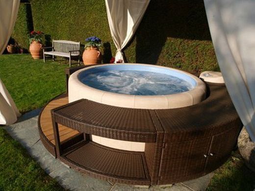 Über Softub-Whirlpool Rattan für 220 Legend