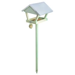 Kleines Vogelhaus mit Esschert-Pfahl