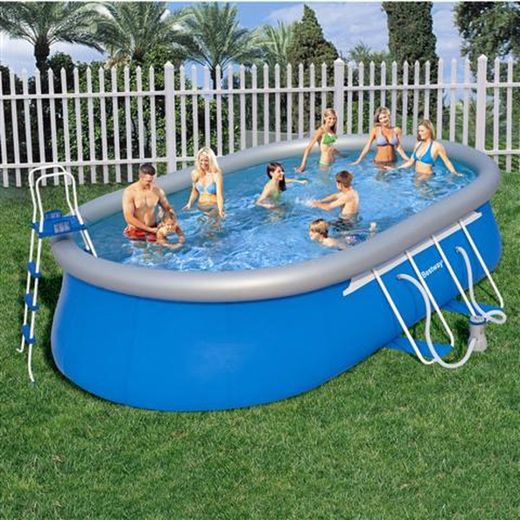 Piscine ovale à prise rapide