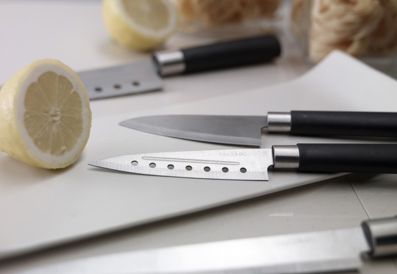 Set di 4 coltelli santoku con rivestimento in ceramica Cecotec — Brycus